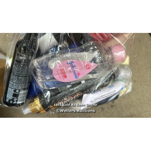 4771 - BAG OF BAG OF COSMETICS