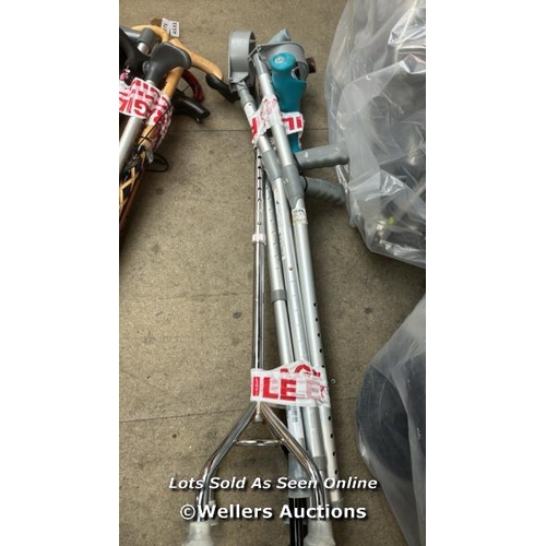 4797 - BAG OF X6 WALKING STICK