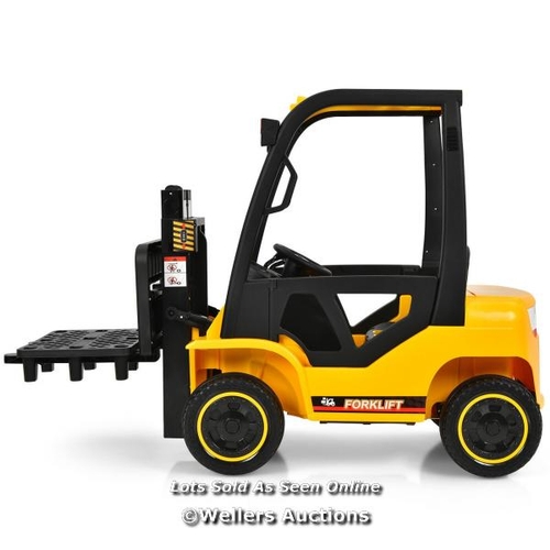 7039 - RRP: �370 - OUTSIDE PLAY RIDE ON FORK LIFT / SIGNS OF USE / MS