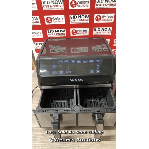 28 - SUR LA TABLE AIR FRYER WITH X2 3.8L DRAWERS / DAMAGED HANDLE / POWERS UP / SIGNS OF USE / A21