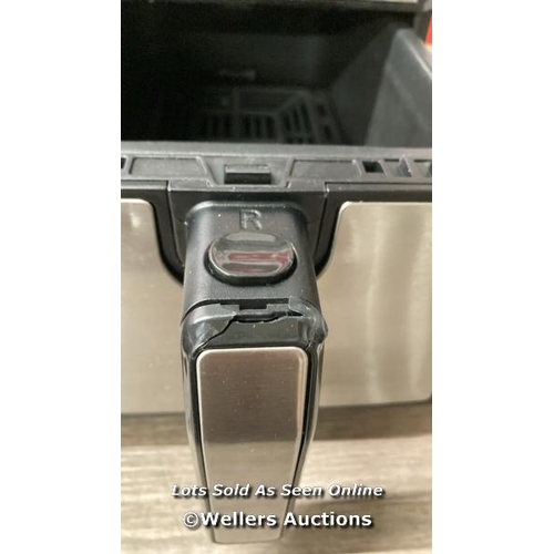 28 - SUR LA TABLE AIR FRYER WITH X2 3.8L DRAWERS / DAMAGED HANDLE / POWERS UP / SIGNS OF USE / A21