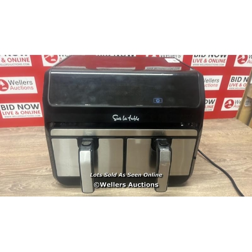 43 - SUR LA TABLE AIR FRYER WITH X2 3.8L DRAWERS / POWERS UP / SIGNS OF USE / A42