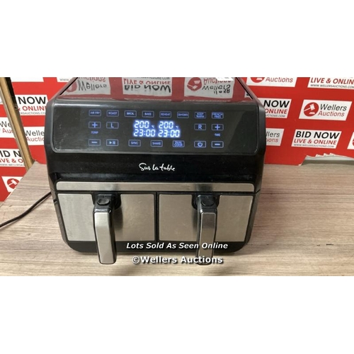 44 - SUR LA TABLE AIR FRYER WITH X2 3.8L DRAWERS / POWERS UP / SIGNS OF USE / A42