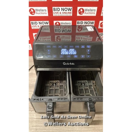 44 - SUR LA TABLE AIR FRYER WITH X2 3.8L DRAWERS / POWERS UP / SIGNS OF USE / A42