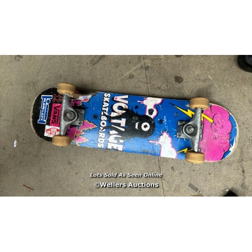 443 - SKATEBOAD