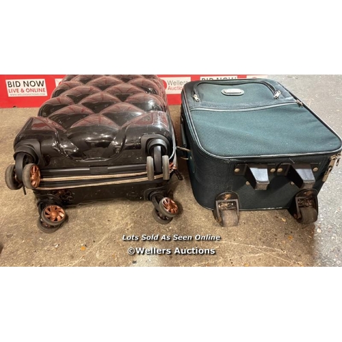 517 - 2 X PRE-OWNED SUITCASES INCL IT / E40