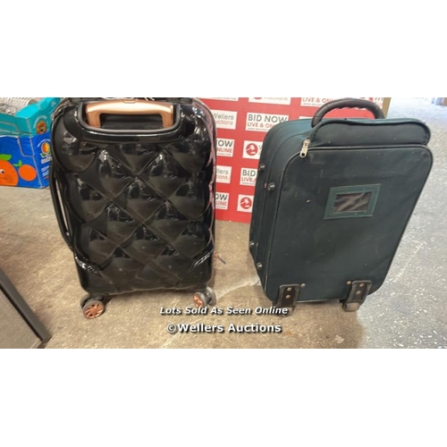 517 - 2 X PRE-OWNED SUITCASES INCL IT / E40