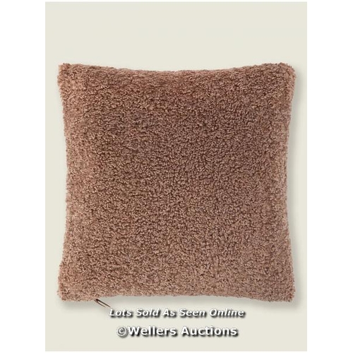 8267 - X10 BORG FAUX FLEECE CUSHIONS / APPEARS NEW   / MA