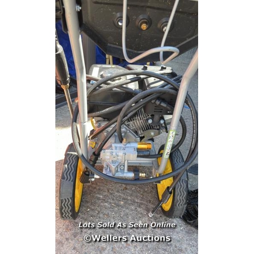 8643 - CHAMPION PETROL 2600 PSI PRESSURE WASHER / MINIMAL SIGNS OF USE / YARD [3398]