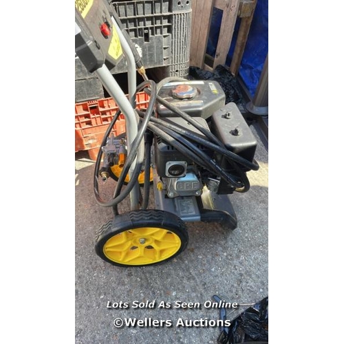 8643 - CHAMPION PETROL 2600 PSI PRESSURE WASHER / MINIMAL SIGNS OF USE / YARD [3398]