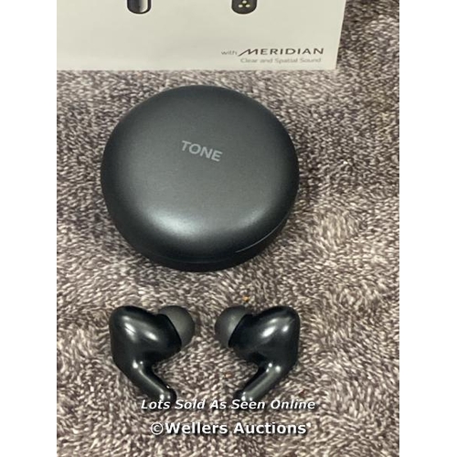 8900 - LG UFP5 WIRELESS EARBUDS / POWERS UP & CONNECTS VIA BLUETOOTH WITH SOUND / MINIMAL SIGNS OF USE / AN... 