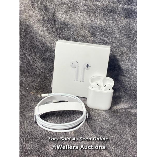 8919 - APPLE AIRPODS / 2ND GEN / WITH CHARGING CASE / MV7N2ZMA / POWERS UP & CONNECTS VIA BLUETOOTH WITH SO... 