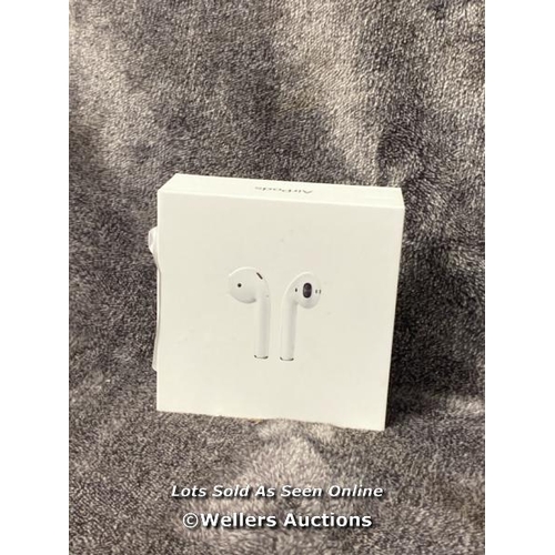 8920 - APPLE AIRPODS / 2ND GEN / WITH CHARGING CASE / MV7N2ZMA / POWERS UP & CONNECTS VIA BLUETOOTH WITH SO... 