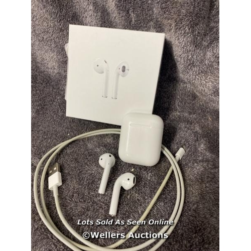 8920 - APPLE AIRPODS / 2ND GEN / WITH CHARGING CASE / MV7N2ZMA / POWERS UP & CONNECTS VIA BLUETOOTH WITH SO... 