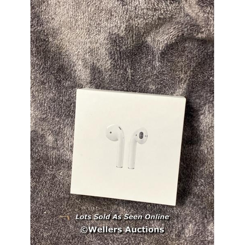 8921 - APPLE AIRPODS / 2ND GEN / WITH CHARGING CASE / MV7N2ZMA / POWERS UP & CONNECTS VIA BLUETOOTH WITH SO... 