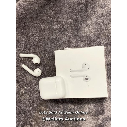 8922 - APPLE AIRPODS / 2ND GEN / WITH CHARGING CASE / MV7N2ZMA / POWERS UP & CONNECTS VIA BLUETOOTH WITH SO... 