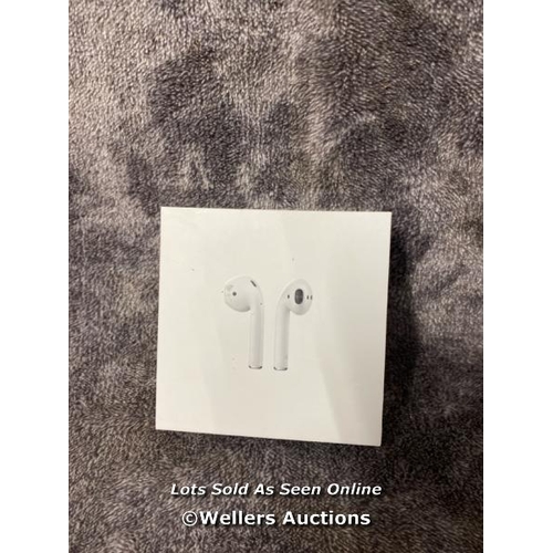 8923 - APPLE AIRPODS / 2ND GEN / WITH CHARGING CASE / MV7N2ZMA / POWERS UP & CONNECTS VIA BLUETOOTH WITH SO... 