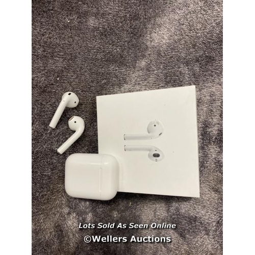 8923 - APPLE AIRPODS / 2ND GEN / WITH CHARGING CASE / MV7N2ZMA / POWERS UP & CONNECTS VIA BLUETOOTH WITH SO... 