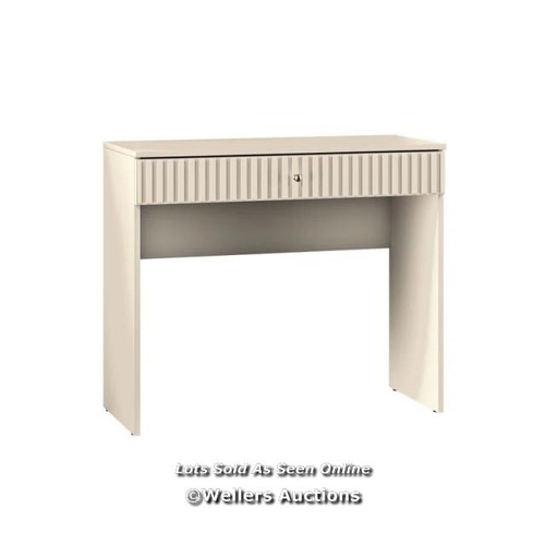 2957 - LATITUDE RUN AHLIANA 08 / RRP: 144.99 / W2