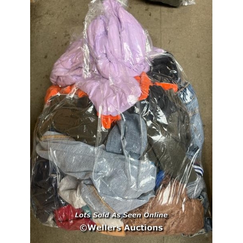 3002 - BAG OF CHILDRENS CLOTHES