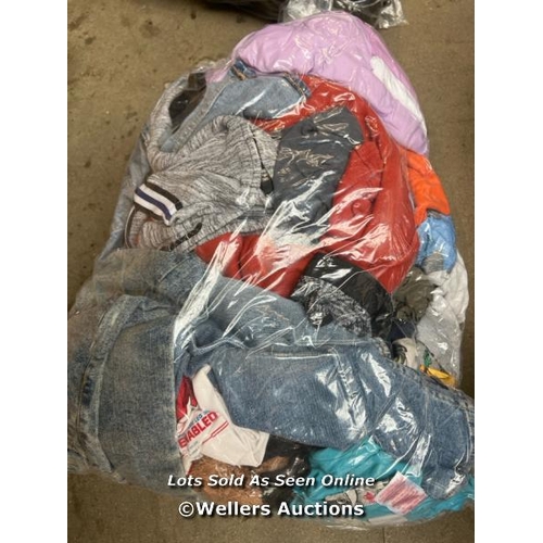 3002 - BAG OF CHILDRENS CLOTHES