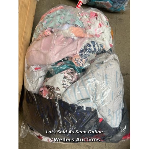 3003 - BAG OF CHILDRENS CLOTHES