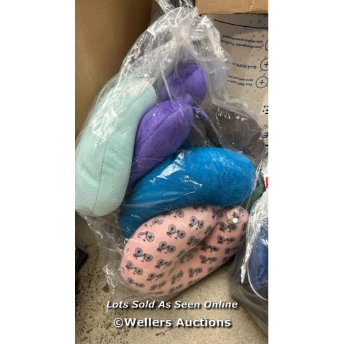 3016 - BAG OF X6 TRAVEL PILLOWS