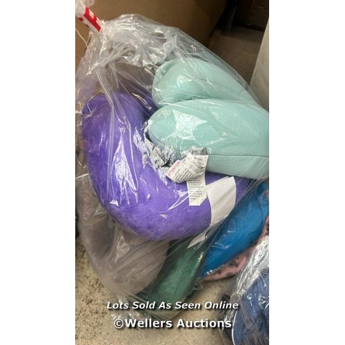 3016 - BAG OF X6 TRAVEL PILLOWS