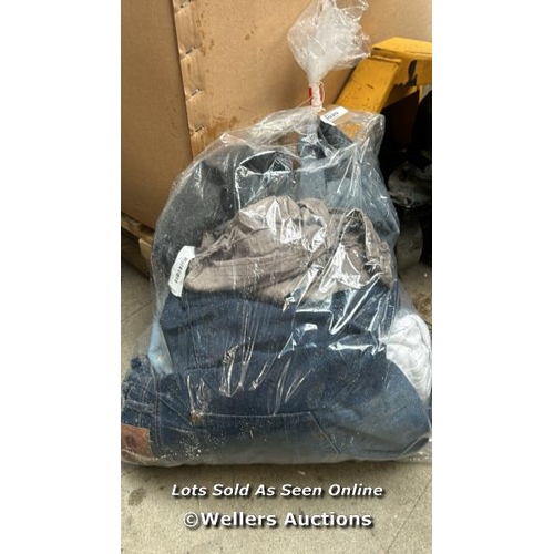 3020 - BAG OF JEANS