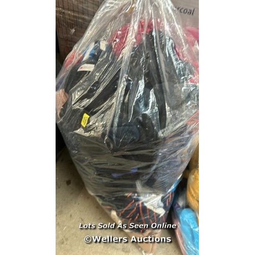 3040 - BAG OF SCARVES AND HATS