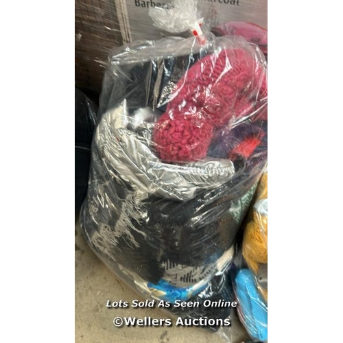 3040 - BAG OF SCARVES AND HATS