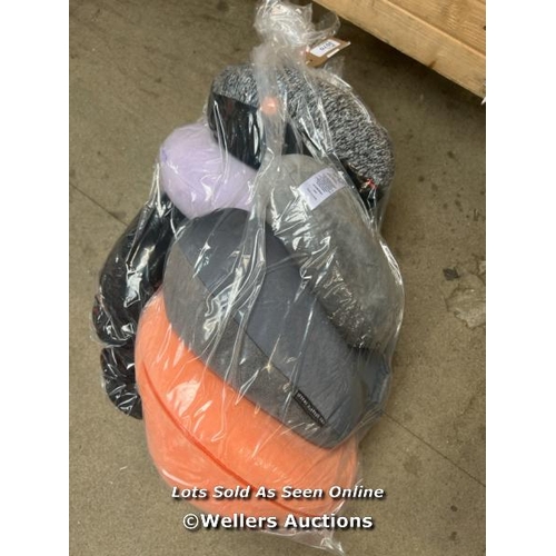 3070 - BAG OF X6 TRAVEL PILLOWS