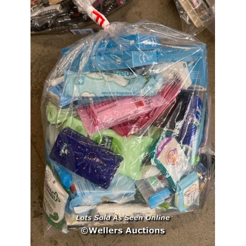 3083 - BAG OF TISSUE AND WIPE