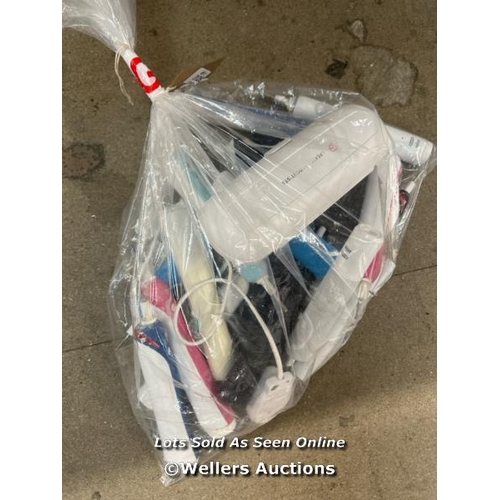 3126 - BAG OF ELECTRIC TOOTHBRUSHES