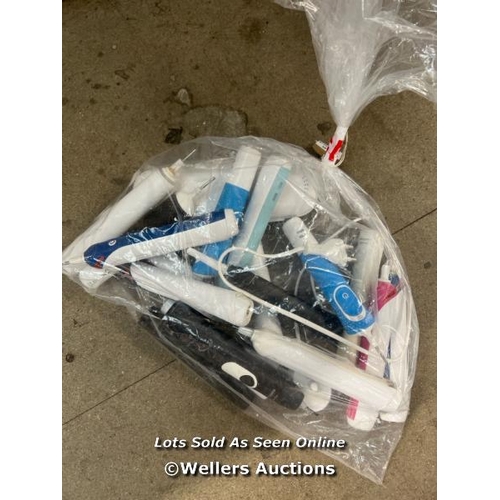 3126 - BAG OF ELECTRIC TOOTHBRUSHES