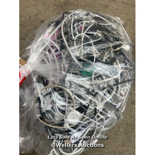 3140 - BAG OF CABLE PHONES