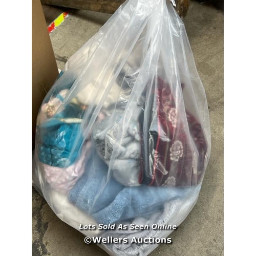 3161 - BAG OF TOWELS COVERS