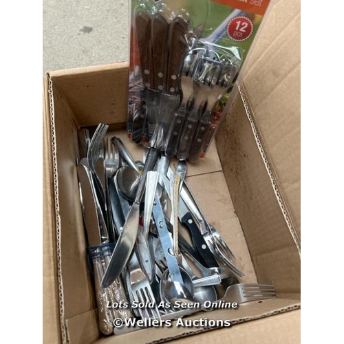 3170 - BOX THAT CONTAINS MAILY CUTLERY