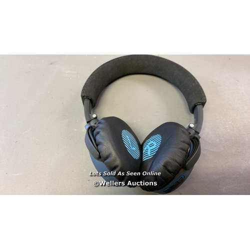 9521 - BOSE SOUNDLINK ON-EAR HEADPHONES IN CASE