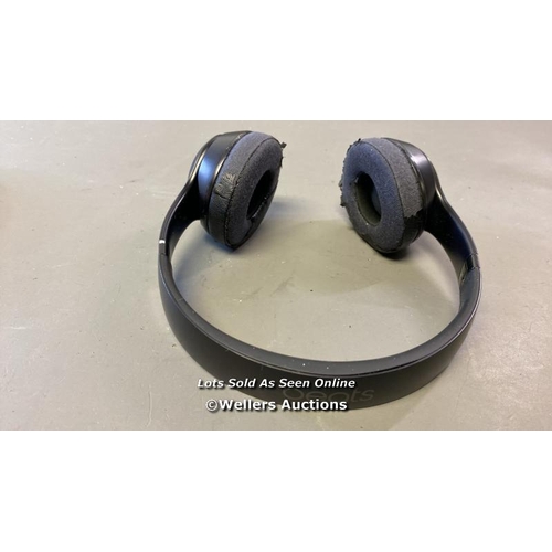 9527 - APPLE BEATS SOLO 3 WIRELESS HEADPHONES IN CASE