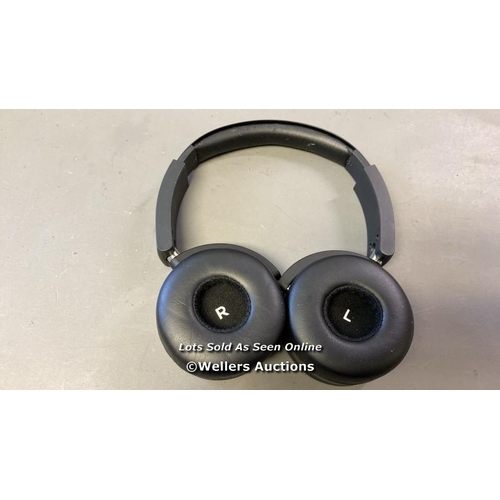 9533 - AKG HEADPHONES IN CASE