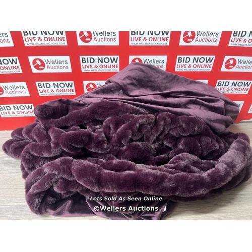 4022 - BERKSHIRE TEXTURED FAUX FUR THROW - 152 X 177 CM / MINIMAL SIGNS OF USE  / F35