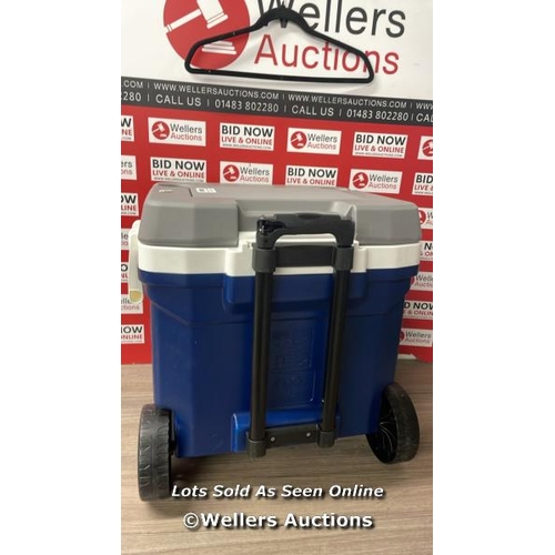 4068 - IGLOO MAX COLD 58 LITRE ROLLER COOL BOX / SIGNS OF USE / DAMAGED HANDLE / SEE IMAGES / E60