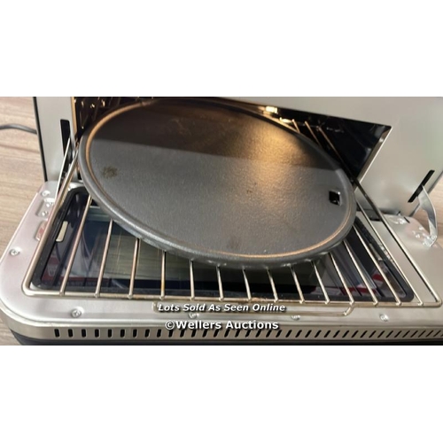 4098 - GOURMET PRO400 PIZZA MULTI OVEN WITH ACCESSORIES / SIGNS OF USE / POWERS UP  / E57