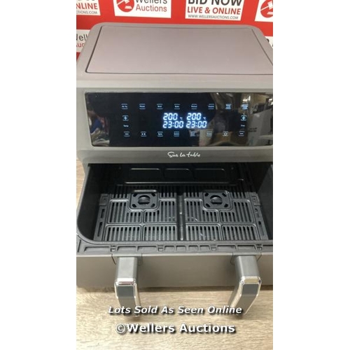 4109 - SUR TABLE AIR FRYER NEW 2 IN 1 / POWERS UP / MINIMAL SIGNS OF USE / D26