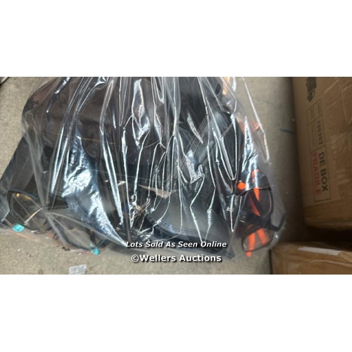 4542 - BAG OF PRESPTION GLASSES IN CASES