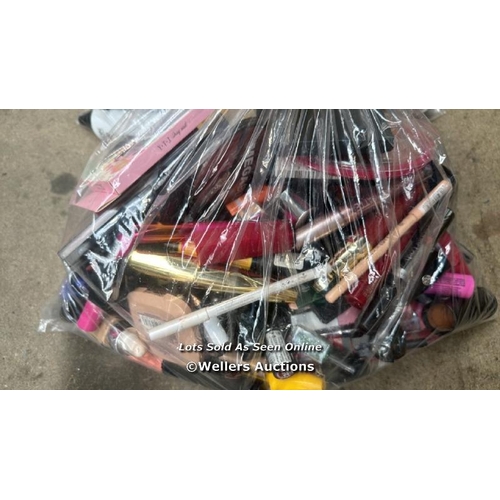 4556 - BAG OF PRE OWNED MAKEUP