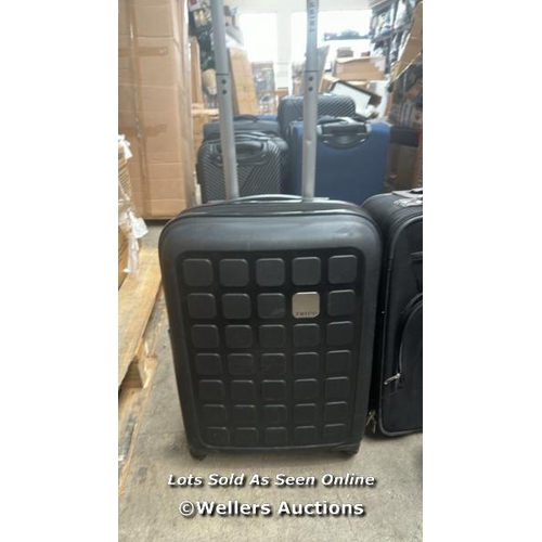 4579 - X2 SUIT CASE THE TRAVERLLER