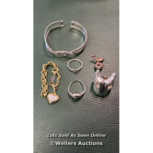 15 - 1X SILVER BRACELET 1X GOLD PLATED BRACELET 3X SILVER RINGS 1X PANDORA PENDANT 2X SILVER NECKLACE