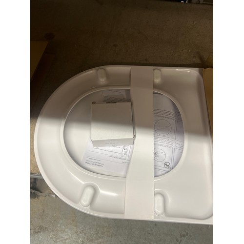 6003 - ROPER RHODES TOILET SEAT / APPEARS NEW / OPEN BOX / A44